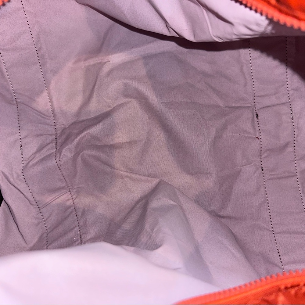 Henri Bendel Colorblock Logo Nylon Barrel Duffel – NWOT! 🧡 Collector item! - Picture 11 of 13